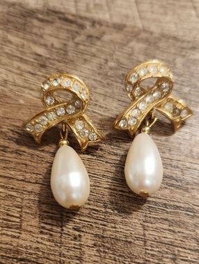 Goldtone Vintage Ribbon Pearl Drop Earrings